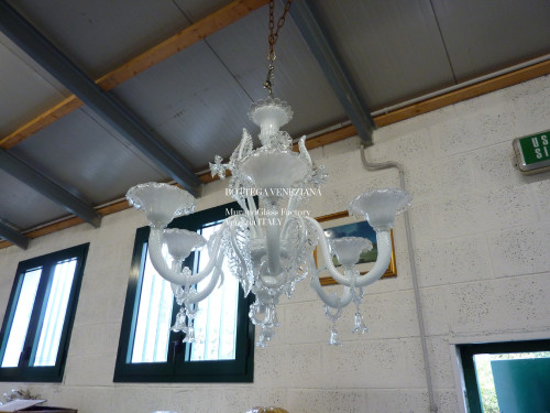 Lampadario modello algieba in vetro soffiato di murano colore bianco 