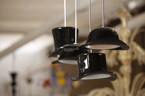 Lampadario a sospensione modello cappelli in vetro soffiato di murano