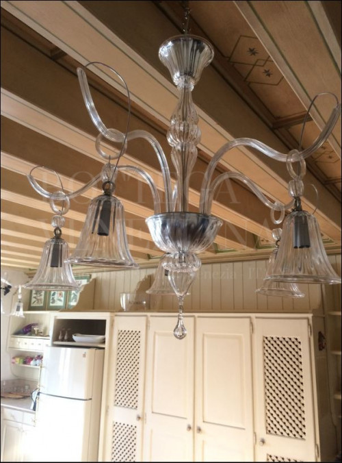 Lampadario murano moderno cristallo con decori blu. realizzato comple