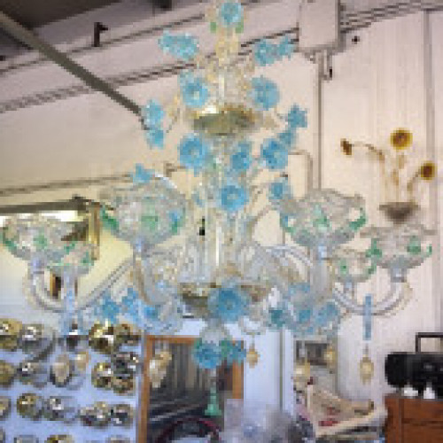 Lampadario in vetro di murano cristallo azzurro e oro modello porto. 