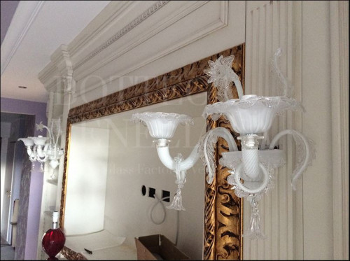 Applique murano modello algieba in vetro soffiato bianco e cristallo