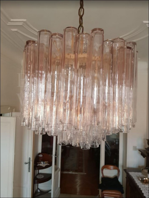 lampadario-murano-tubi-rosa-avanguardistico.jpg