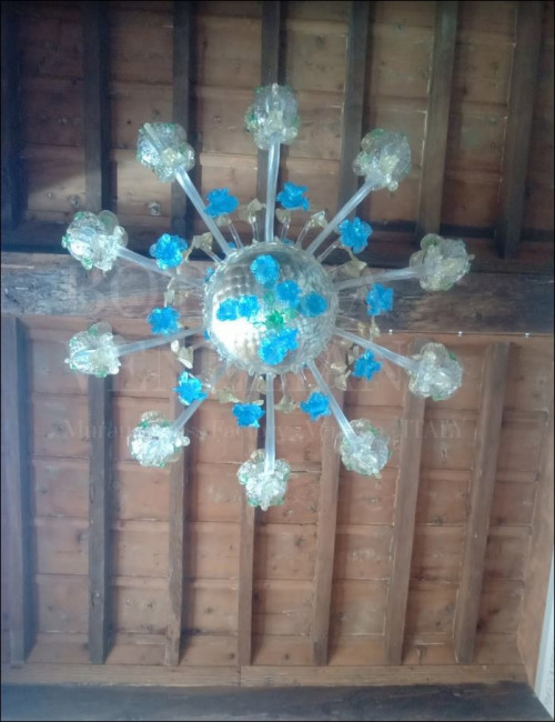 Lampadario in vetro di murano cristallo azzurro e oro modello porto. 