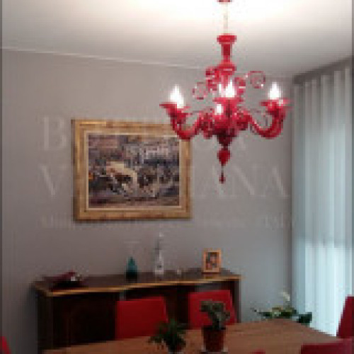 Lampadario moderno bianco in vetro soffiato di murano modello astro. 