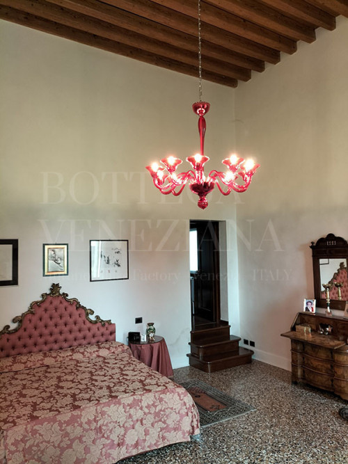 Lampadario moderno in vetro di murano colore rosso realizzato complet