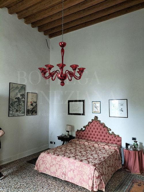 Lampadario moderno in vetro di murano colore rosso realizzato complet