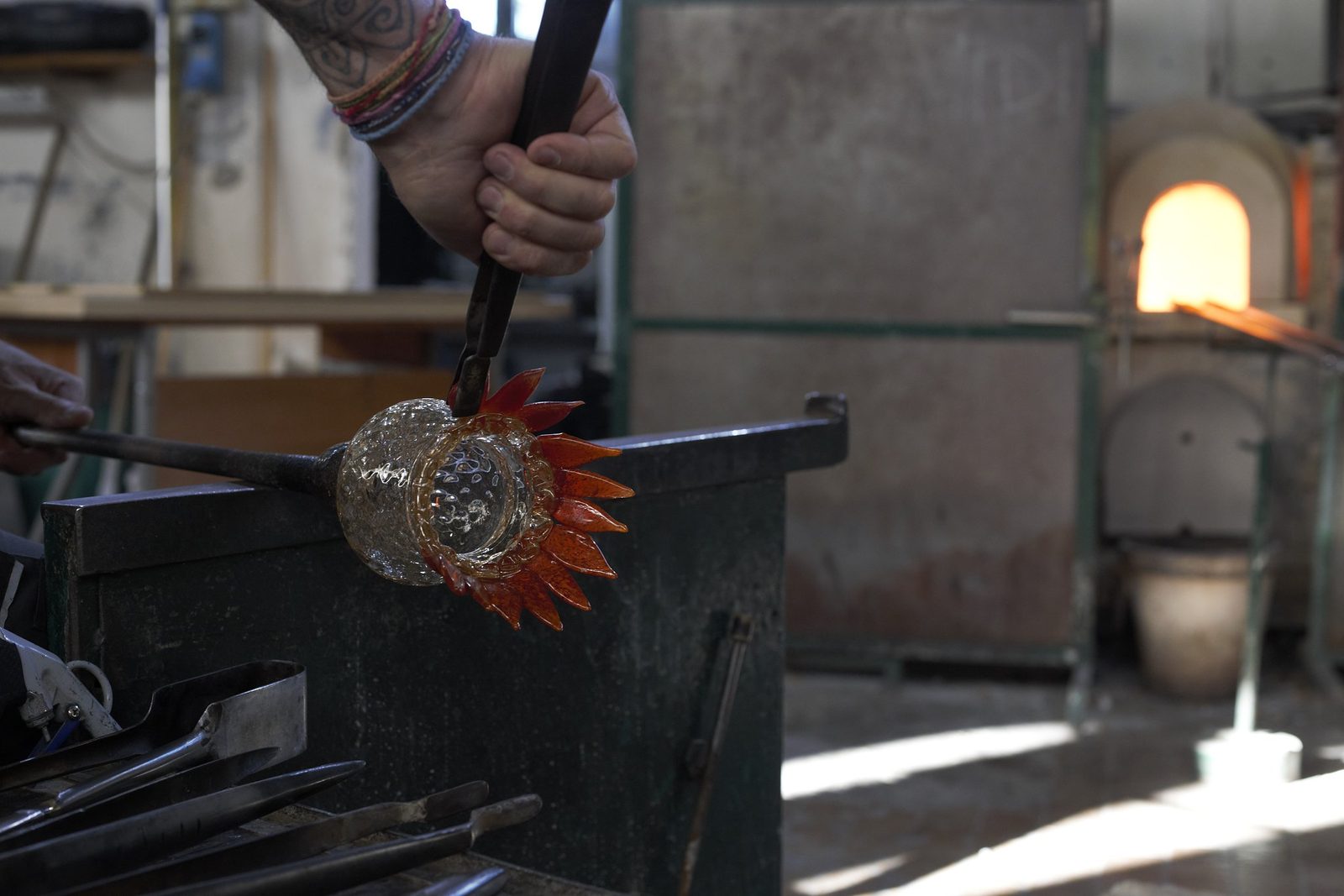 Soffiatura e modellatura a caldo del vetro di Murano